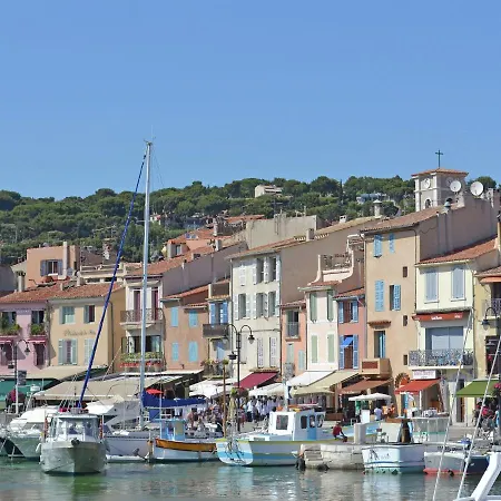 In Six Fours Les Plages With Terrace Holiday home Six-Fours-les-Plages