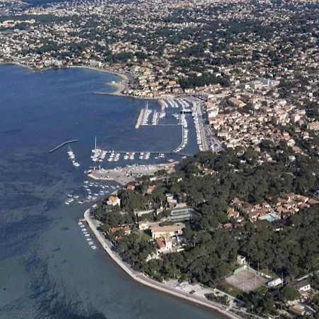 In Six Fours Les Plages With Terrace * Six-Fours-les-Plages