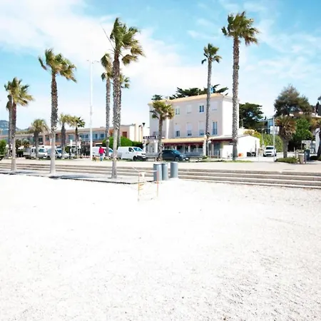 In Six Fours Les Plages With Terrace *