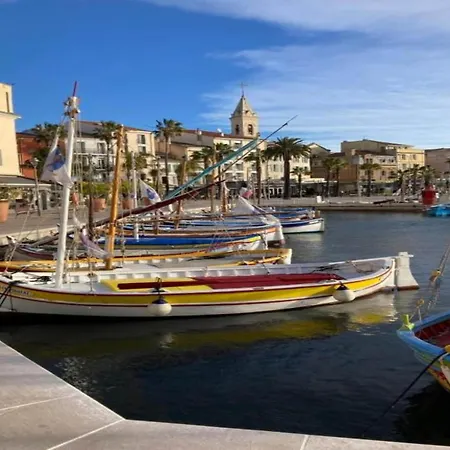 Casa de Férias In Six Fours Les Plages With Terrace Six-Fours-les-Plages