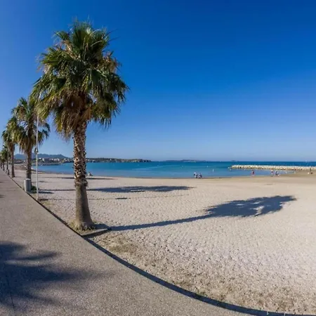 In Six Fours Les Plages With Terrace Six-Fours-les-Plages